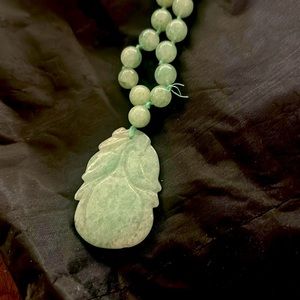 Jade pendent necklace